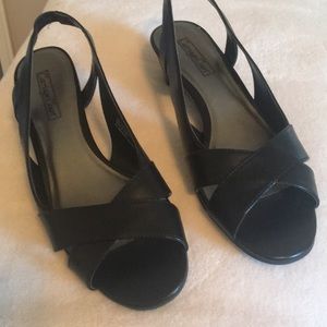 Women’s black carriage Court address you